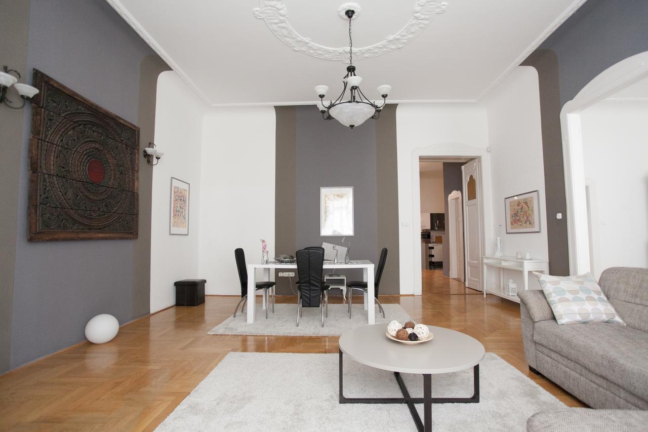 Royal Center Apartment Budapest Bagian luar foto