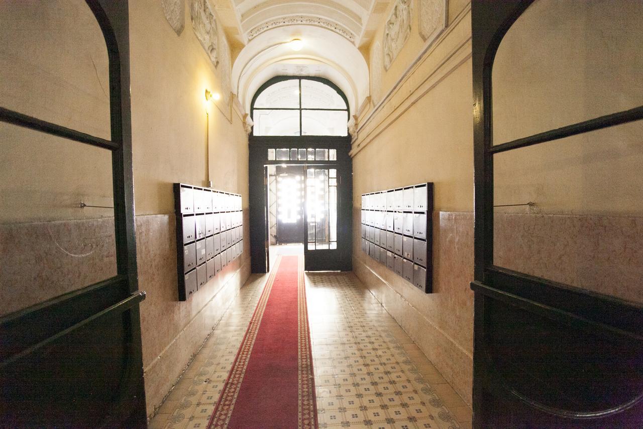 Royal Center Apartment Budapest Bagian luar foto