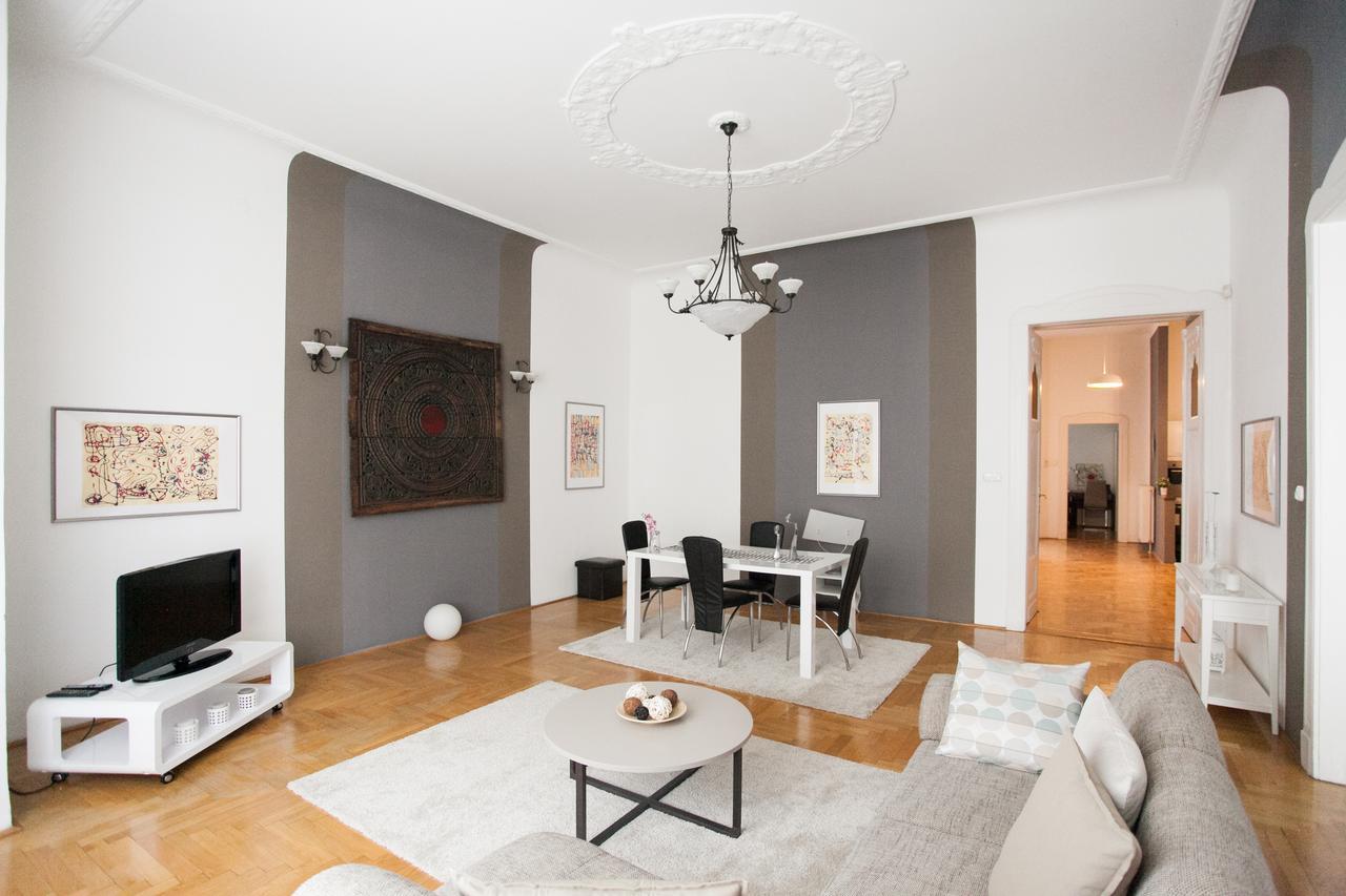 Royal Center Apartment Budapest Bagian luar foto