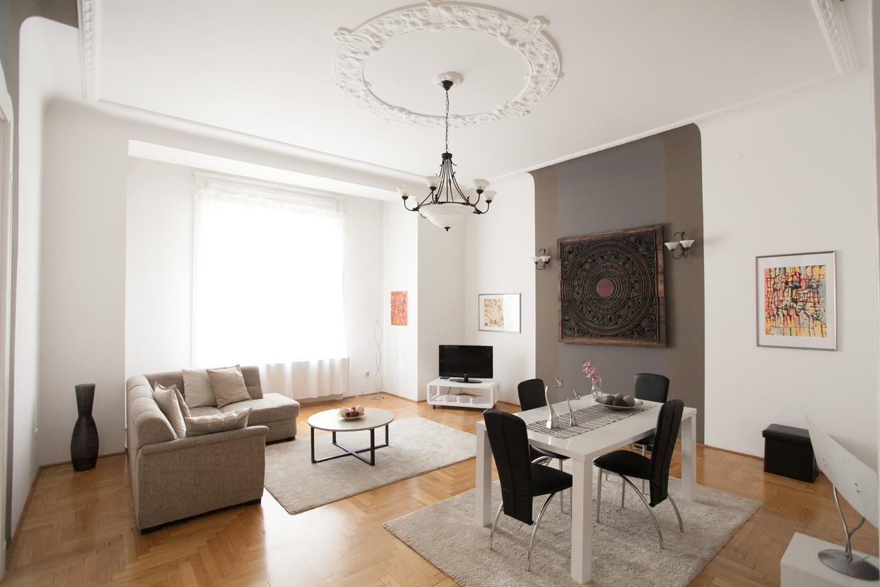 Royal Center Apartment Budapest Bagian luar foto