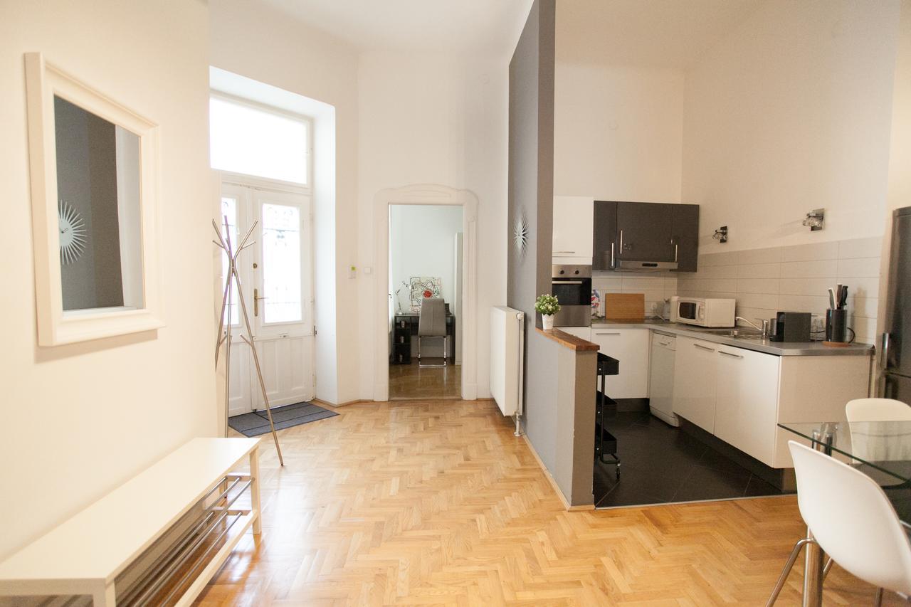 Royal Center Apartment Budapest Bagian luar foto